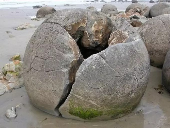 Have the Moeraki boulders come to us from another planet?