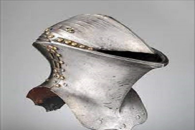 Frog-mouth helm